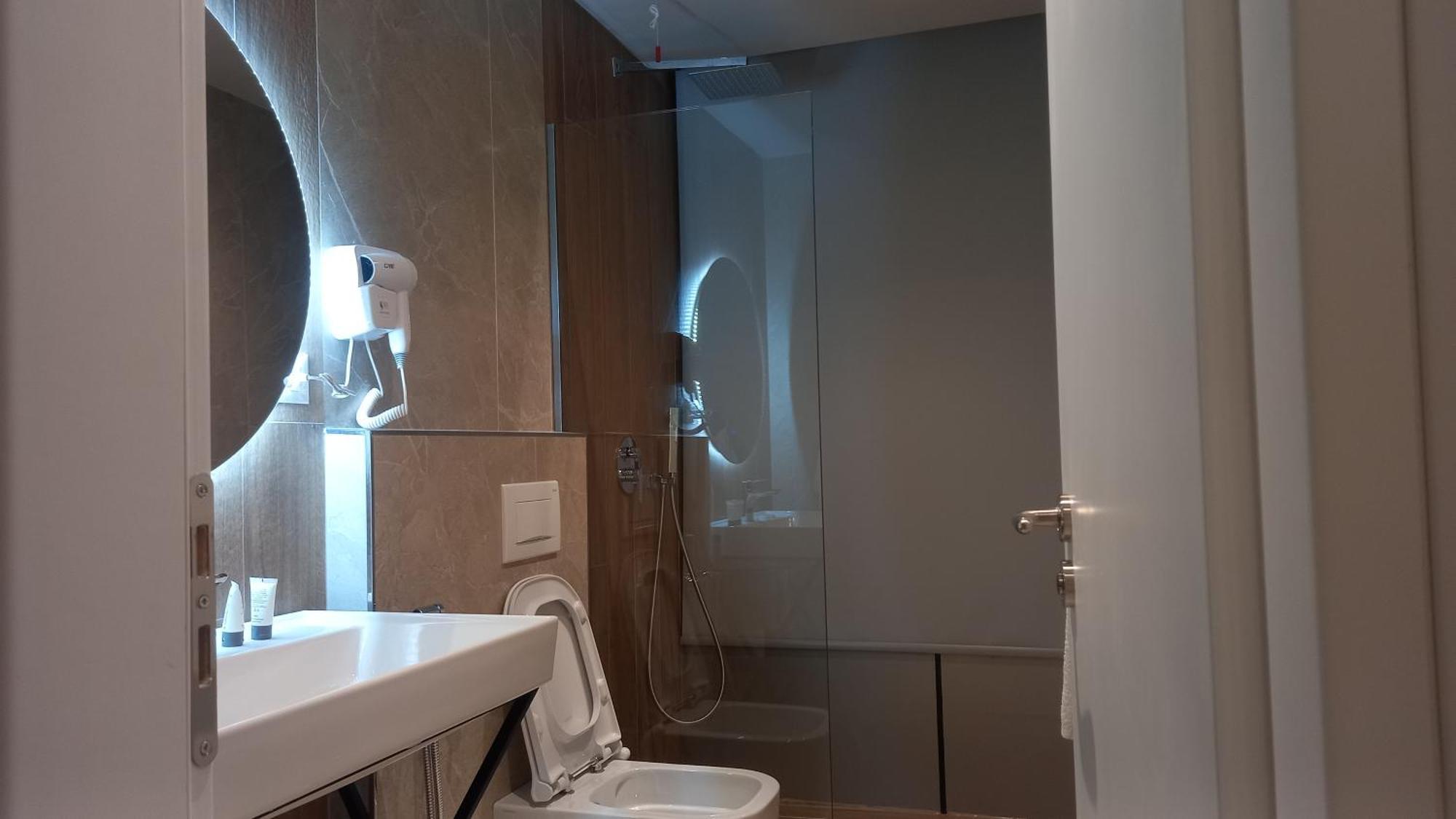 Hotel Aglon Vlorë 외부 사진