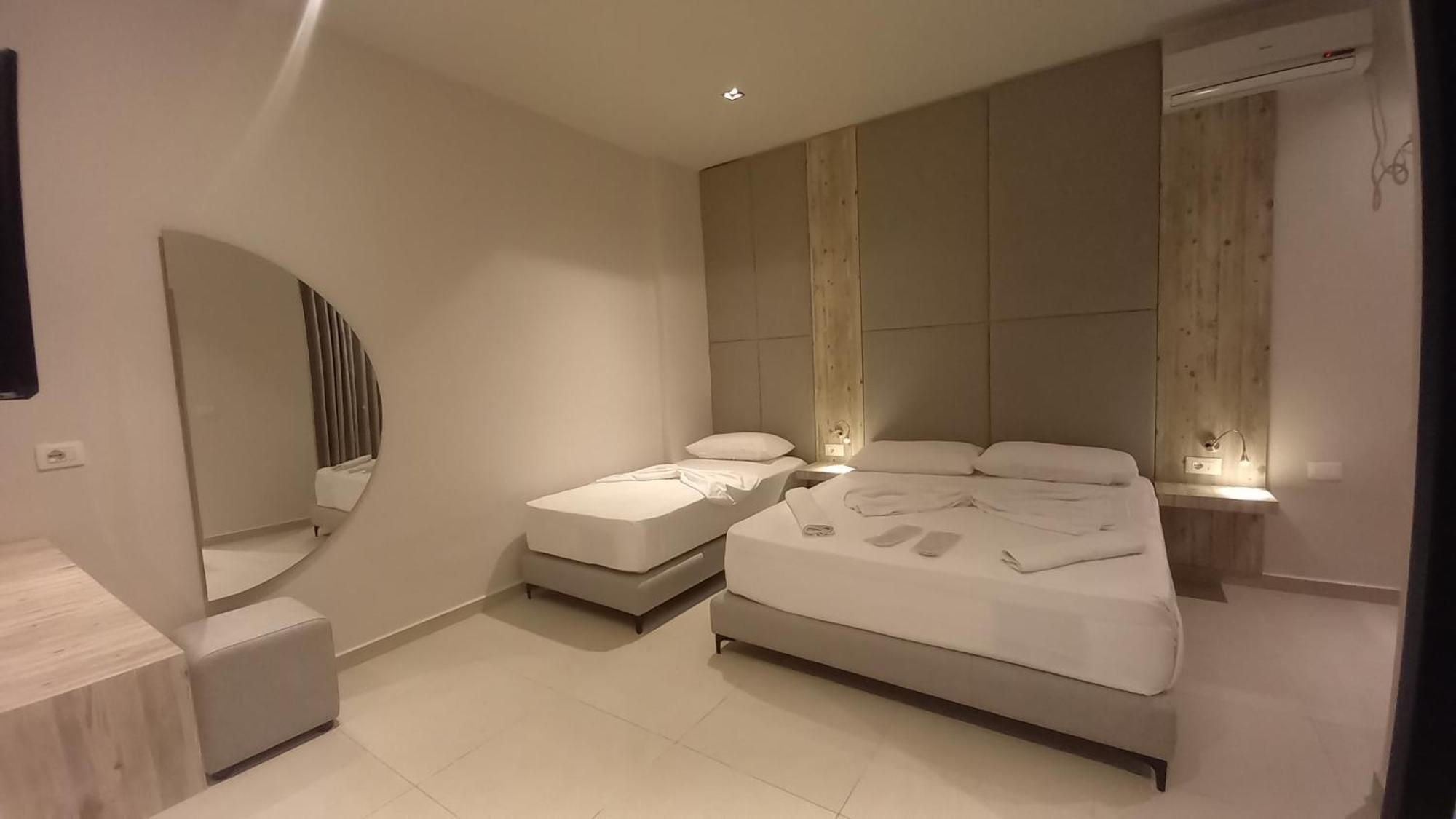 Hotel Aglon Vlorë 외부 사진