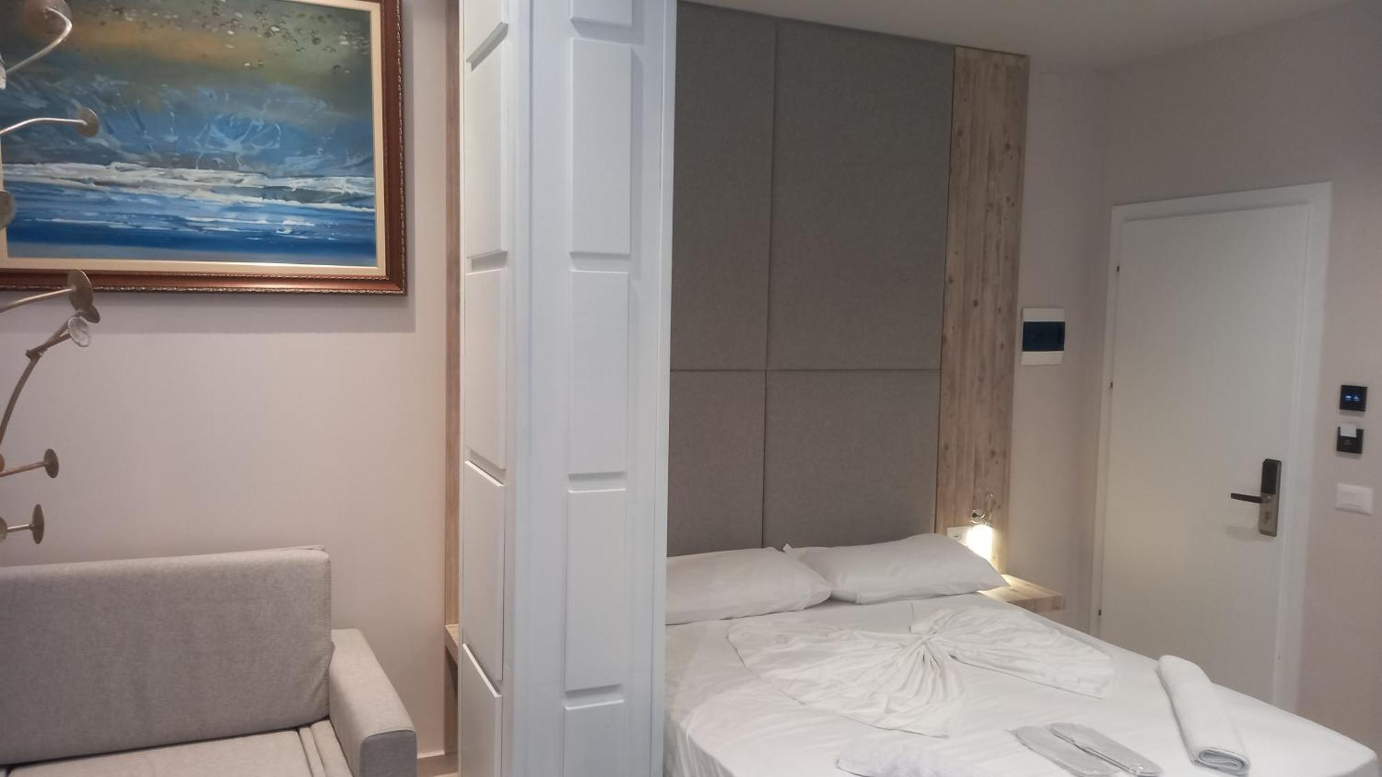 Hotel Aglon Vlorë 외부 사진