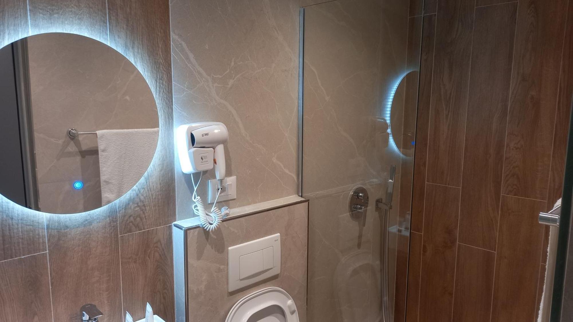 Hotel Aglon Vlorë 외부 사진